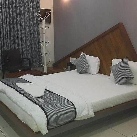 Hotel Darshan Sp Ring Road Naroda Екстер'єр фото