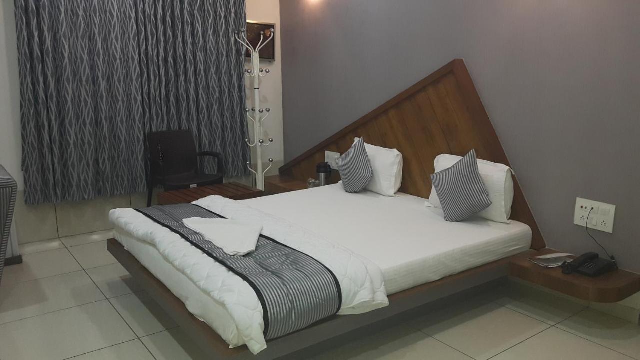 Hotel Darshan Sp Ring Road Naroda Екстер'єр фото