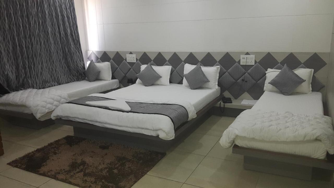 Hotel Darshan Sp Ring Road Naroda Екстер'єр фото