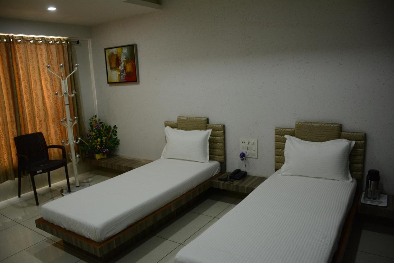 Hotel Darshan Sp Ring Road Naroda Екстер'єр фото